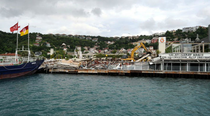 Galatasaray Adası'ndaki yapılar kaçak oldukları gerekçesiyle yıkıldı