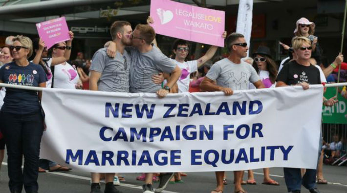 Yeni Zelanda eşcinsel ilişkilere ceza hükümlerini kaldırıyor