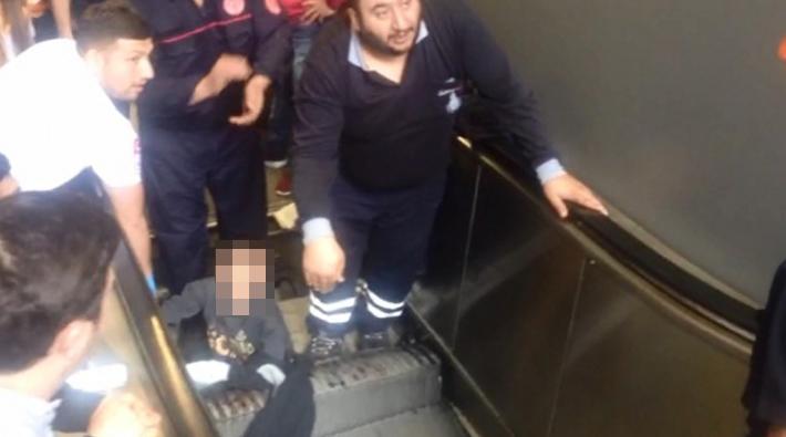 Gayrettepe metrosunda 9 yaşındaki çocuğun bacağı yürüyen merdiven sıkıştı