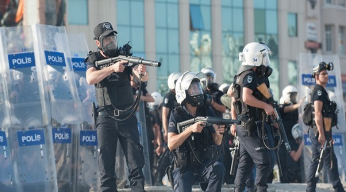 Polis gaz fişeğiyle yaraladığı liseliye 50 bin lira tazminat