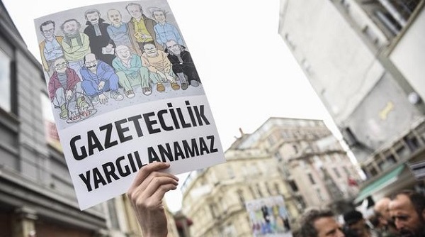 OHAL'in bilançosu: 209 gazeteci tutuklandı, 3000 gazeteci işsiz kaldı