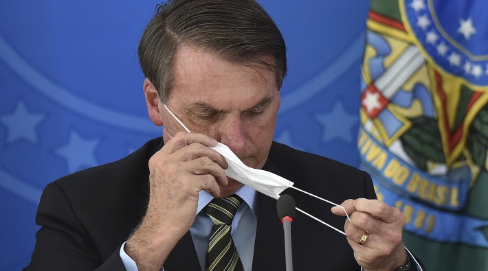 Gazeteciler, basın toplantısında maskesini çıkaran Bolsonaro'ya dava açıyor