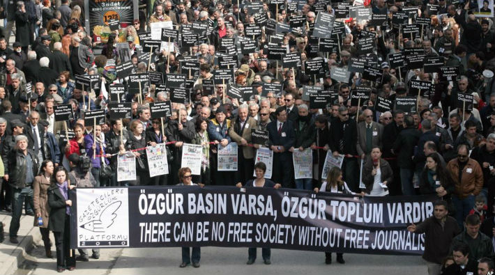 Gazetecilere taciz ve şiddet tehdidinde Türkiye ‘lider’ konumda