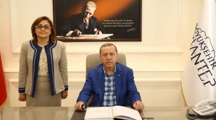 Fatma Şahin, AKP'li Cumhurbaşkanı Erdoğan'ı 'başöğretmen' ilan etti!