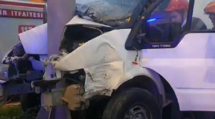 Bursa'da tarım işçilerini taşıyan minibüs kaza yaptı: 13 yaralı
