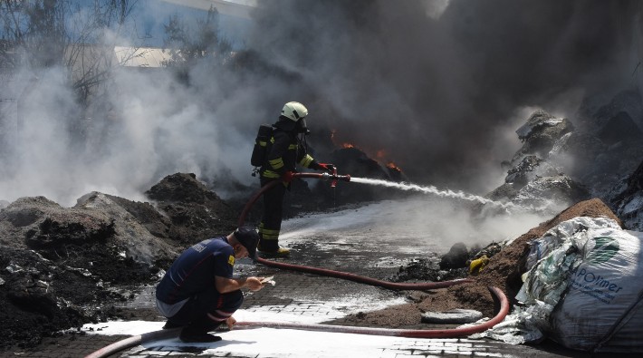 Konya'da geri dönüşüm deposunda yangın 