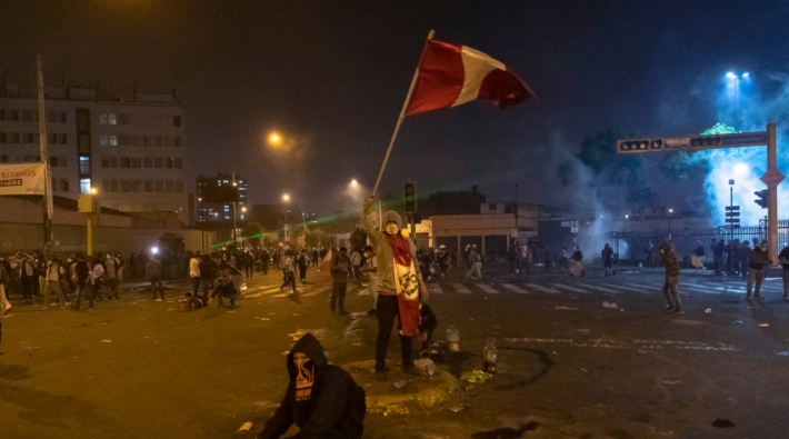 Peru'da başkanlık krizi: Geçici Başkan da istifa etti, polis saldırısında 3 kişi hayatını kaybetti
