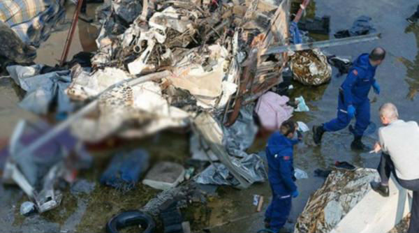 Kamyon su kanalına devrildi: 22 ölü