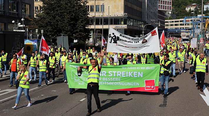 Almanya’da TİS’te anlaşamayan mağaza çalışanları uyarı grevine çıktı