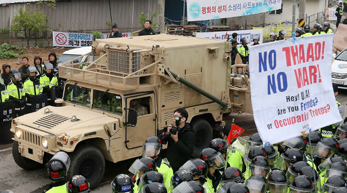 Güney Kore'de halk ABD füzelerine tepki gösterdi