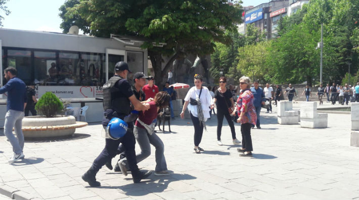 Ankara'da Nuriye ve Semih için yapılan eylemlere polis saldırıları: En az 57 gözaltı
