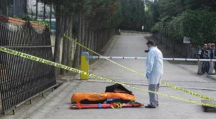 Tuzla'da iş cinayeti: Demir kapının altında kalan güvenlikçi hayatını kaybetti