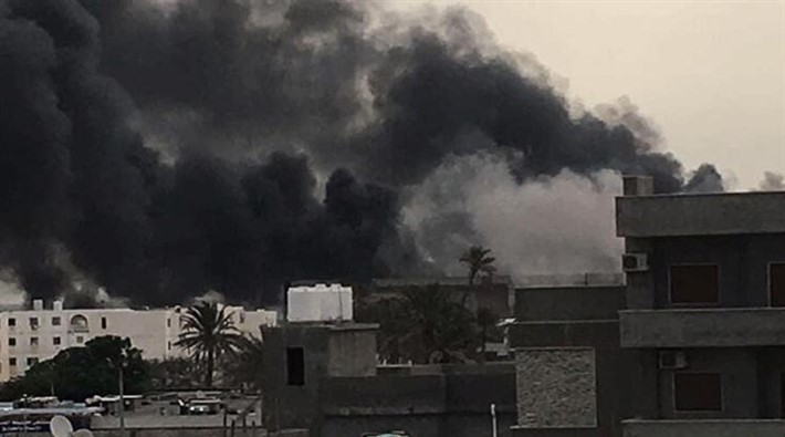 Hafter güçleri havaalanını bombaladı