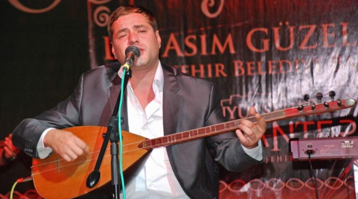 Halk müziği sanatçısı Engin Nurşani hayatını kaybetti