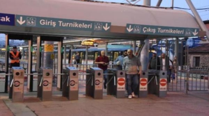 İzmir'de yüzde 50 indirimli ulaşım başladı