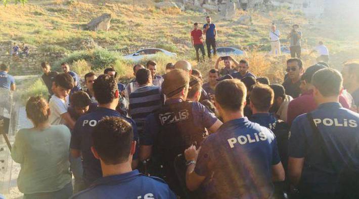 Hasankeyf'i gezmek isteyen 19 genç 'toplu yürüyüş' gerekçesiyle gözaltına alındı