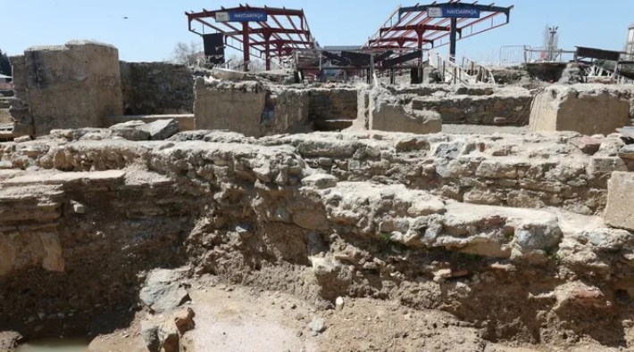 Haydarpaşa Garı'ndaki arkeolojik kazılarda 2 bin 400 yıllık anıt bulundu