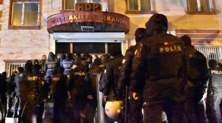 HDP il binasına polis baskını