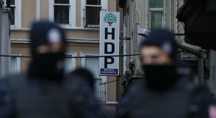 HDP Sancaktepe ilçe binasına polis baskını