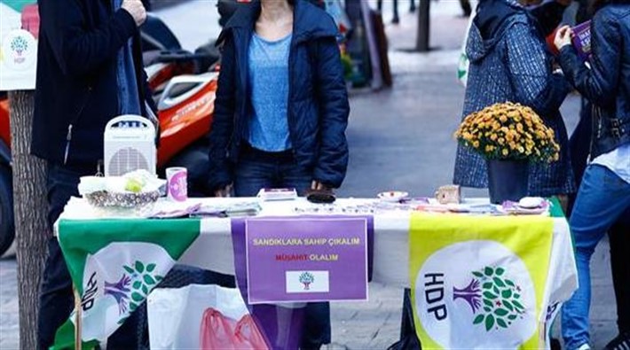 HDP standına saldırı: 'Sizi Suruç gibi yapacağız'