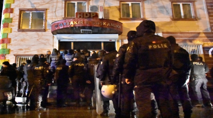 HDP Diyarbakır il binasına polis saldırısı: 7 kişi gözaltına alındı