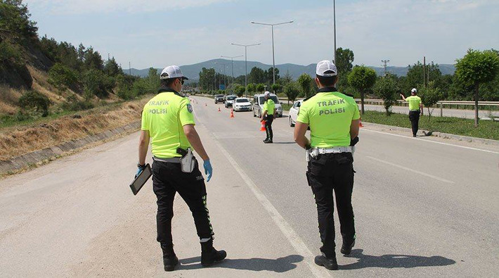 HDP'nin yürüyüş çağrısıyla 15 şehre girişler yasaklandı