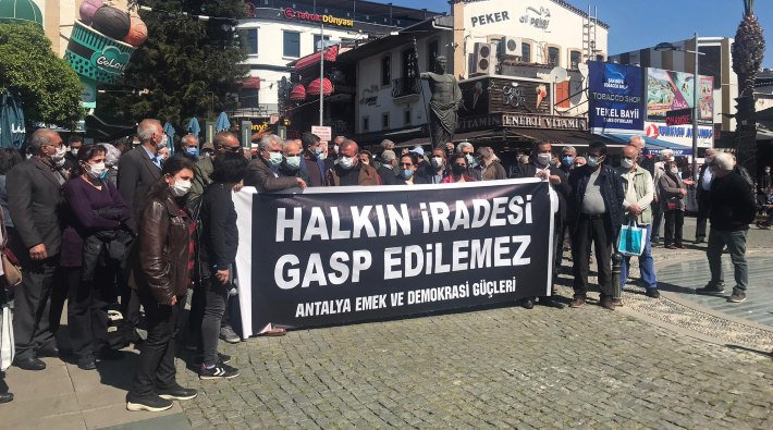 HDP'ye kapatma davası ve Gergerlioğlu'nun vekilliğinin düşürülmesi Antalya'da protesto edildi