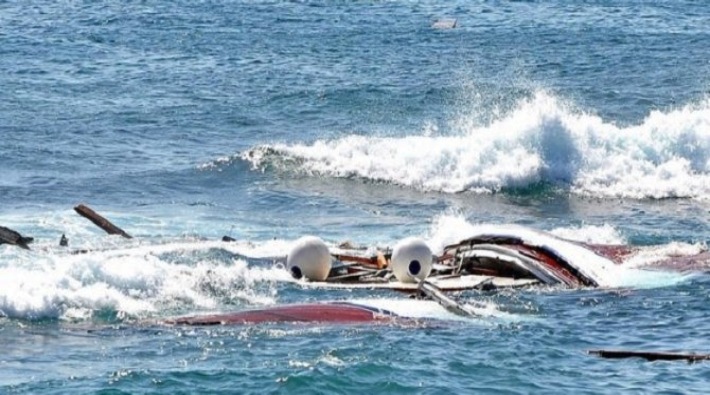 Herke Adası açıklarında 100'e yakın sığınmacıyı taşıyan bot battı