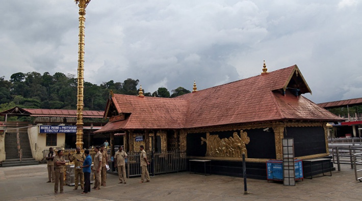 Hindistan'da tarihi olay: Sabarimala Tapınağı'na ilk kez kadın girdi