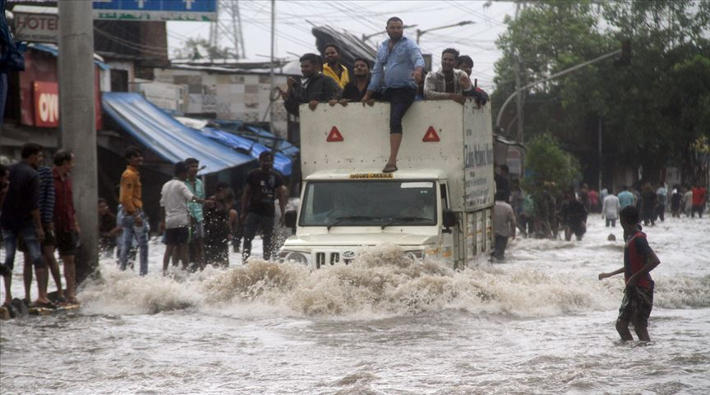 Hindistan'daki yoğun yağışlarda 350 kişi hayatını kaybetti