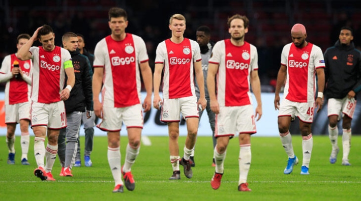 Hollanda'da profesyonel futbol ligleri iptal edildi