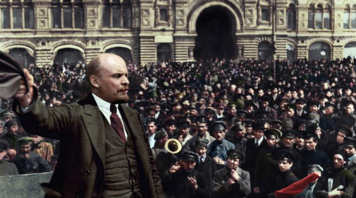 Demirören grubuna satılan Hürriyet'ten 'satış' göndermeli Lenin haberi