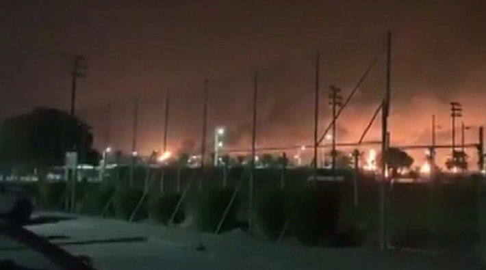 Husiler Suudi Arabistan’da 2 petrol tesisini vurdu
