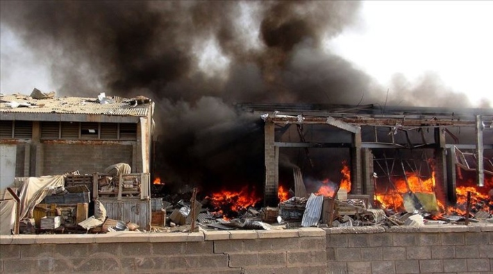 Husilerin cephaneliğinde patlama: 7 sivil öldü, 20 yaralı var