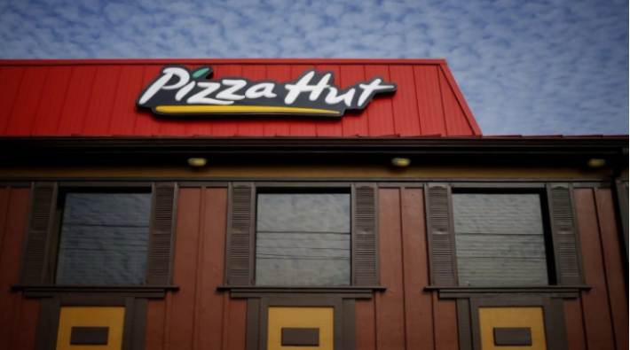 Pizza Hut insanlıktan çıktı: Kasırgada çalışmayan işten atılacak!