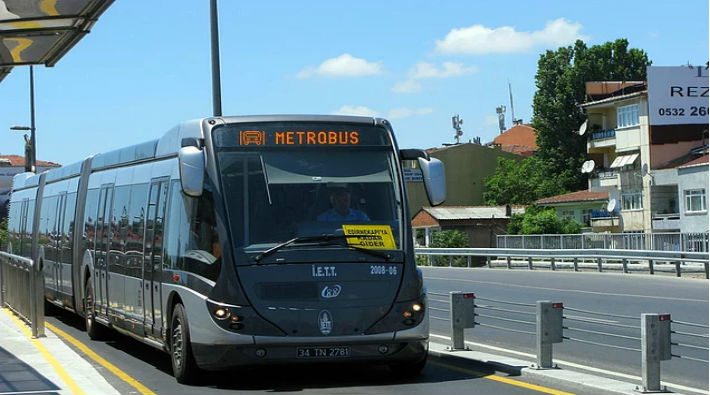 İBB'den metrobüs seferlerine düzenleme