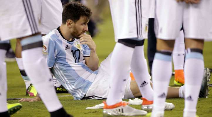 Arjantin kaybetti, Messi milli takımı bıraktığını açıkladı