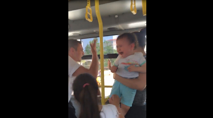 İETT otobüsü şoförü, otobüsü yavaş kullanmasını söyleyen bir kadın yolcuya saldırdı