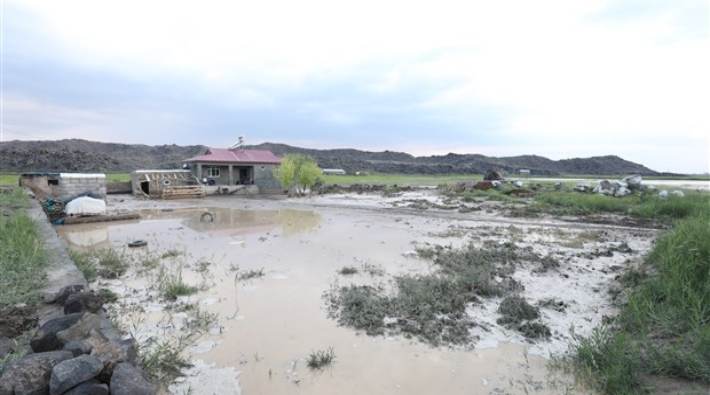 Iğdır’da sel: Evleri ve tarım arazilerini su bastı