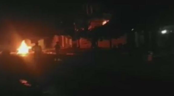 IKBY'de iki parti binası ateşe verildi