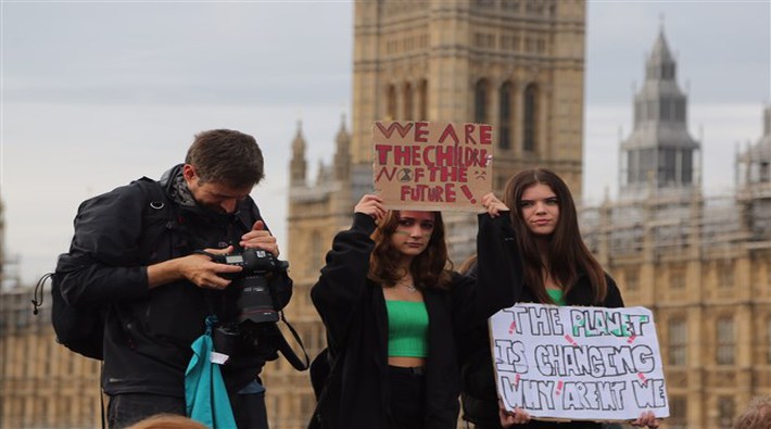 'Yokoluş İsyanı' iklim krizi için Londra'da protesto gösterileri düzenledi 