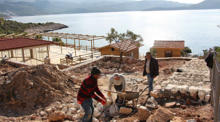 Kaş'ta AKP'li belediyenin yasa dışı inşa ettiği tesisin açılışını vali yaptı!