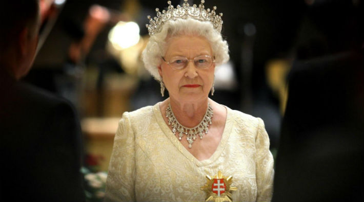 İngiltere 'Paradise Papers'ta adı geçen Kraliçe Elizabeth'i tartışıyor