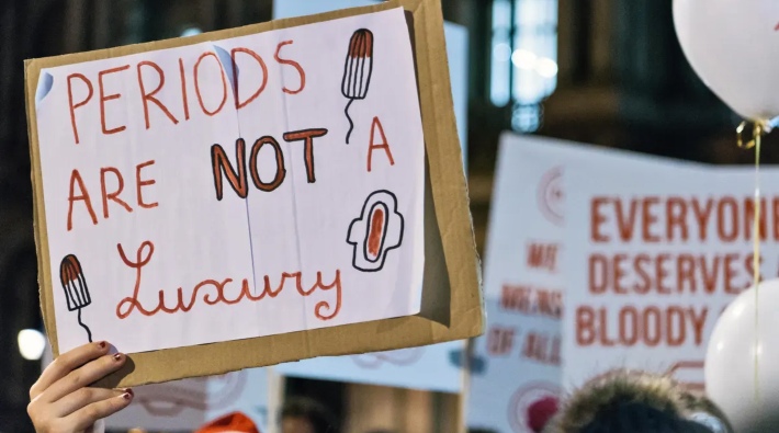 İngiltere'de kadınların 6 senelik mücadelesi kazanımla sonuçlandı: Cinsiyetçi vergi kaldırıldı