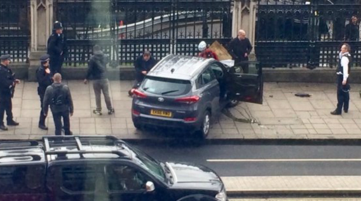 Londra'da parlamento yakınlarında saldırı: 5 ölü, 40 yaralı