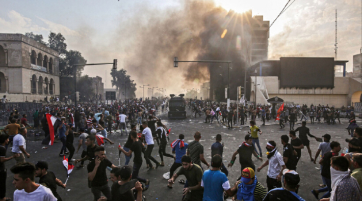 Irak'ta eylemcilere yönelik suikastlar arttı, protestocular siyasi parti binalarını ateşe verdi