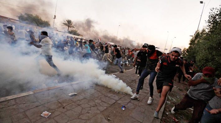 Irak'ta hükümet karşıtı protestoya polis saldırısı: 14 ölü, 80 yaralı