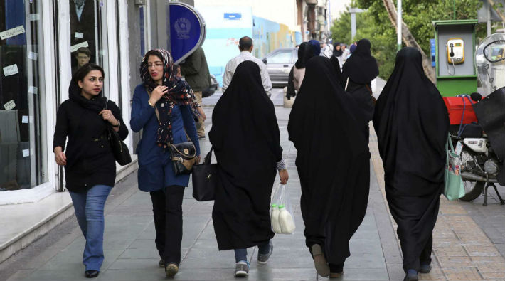 Tahran polisi: İslami kıyafet kurallarına uymayan kadınlar artık tutuklanmayacak