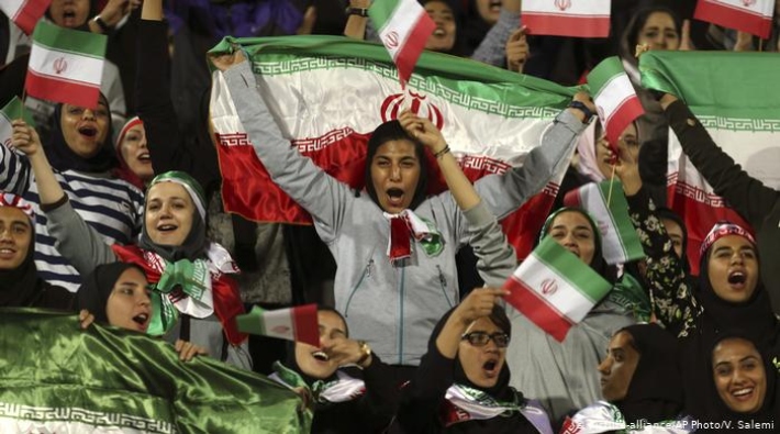 İran'da kadınların mücadelesi sonuç verdi: Maçlarda futbol stadyumlarına girebilecekler