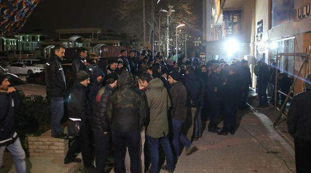 Kadroya alınmayan işçiler AKP'nin kapısına dayandı
